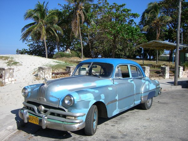 Кубинцы могут покупать новые авто, но не особенно хотят