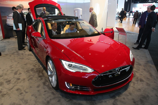 Tesla Model S продают в Китае без имени и цены