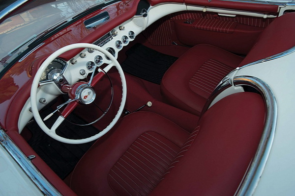 Corvette 1954 года с 2 200 км пробега уйдет с молотка