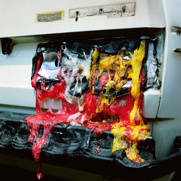 Современное искусство из автомобильных пожаров