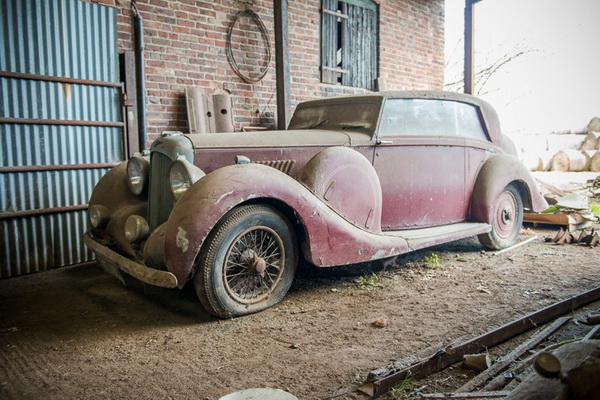 На аукцион выставлен редкий Lagonda V12 Hooper