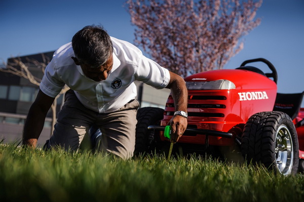 Honda Mean Mower - быстрейшая газонокосилка в мире