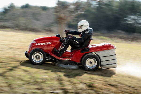 Honda Mean Mower - быстрейшая газонокосилка в мире