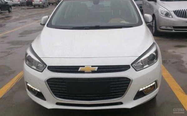 Новый Chevrolet Cruze пойман без камуфляжа