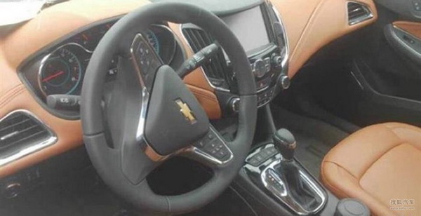 Новый Chevrolet Cruze пойман без камуфляжа