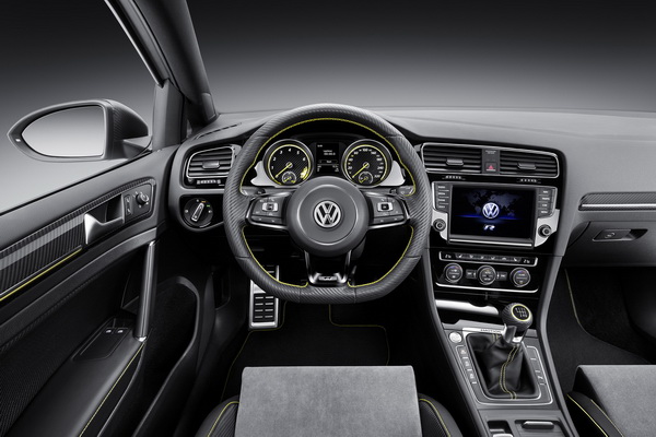 В Volkswagen не в курсе, какая КПП установлена в Golf R 400