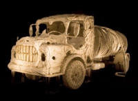 Индийский художник создает скелеты автомобилей