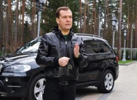 Чиновникам запретили покупать иномарки