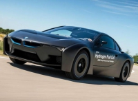 Компания BMW показала прототипы водородного хэтчбека и спорткара