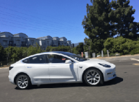 Компактная Tesla Model 3 официально выходит на рынок