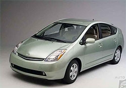 Toyota добавила Prius a немного лоска