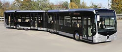 В новый Mercedes помещается почти 200 человек