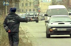Водителя за дачу взятки инспектору осудили на три года