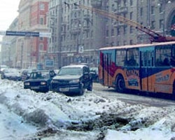 Весенняя оттепель разрушает столичные дороги