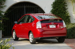 Toyota выпустила спортивный гибрид Prius Touring
