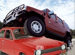Hummer показательно наехал на Ford Escort