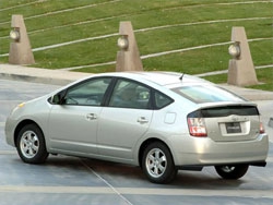 Toyota выпустит партию гибридов