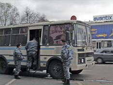 Водитель чуть не угробил целый автобус милиционеров