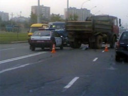 Угодившая в маршрутку запчасть убила женщину