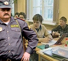 Инспекторы ГАИ учат детей правилам
