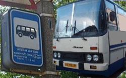 Автобус снес целую остановку