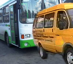 Автобус не поделил остановку с маршруткой