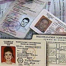 Суд обязал водителей менять права рядом с домом