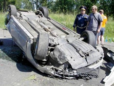 На Ярославском шоссе перевернулся автомобиль