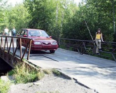 Водитель увез в своем авто целый мост