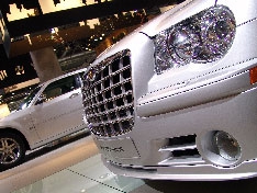 DaimlerChrysler меняет название и логотип
