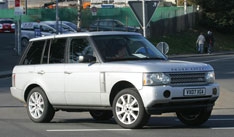Мощный Range Rover рвется в бой