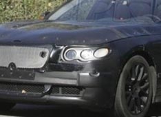 Новый BMW испытывают на полигоне конкурентов
