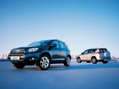 Toyota привезла в Россию сломанные внедорожники