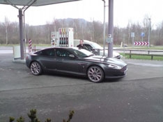 Aston Martin не стесняется шпионов