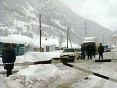 Федеральная трасса скрылась под снегом