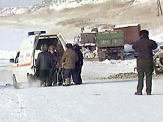 В Хабаровском крае провалился под лед КамАЗ
