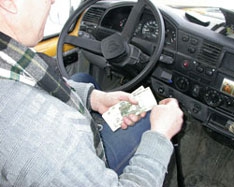 Автомобилист наказал таксиста