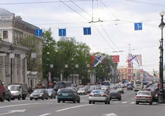 Автомобилисты вновь могут ездить по Аничкову мосту