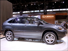 Англичане запретили рекламу Lexus RX 400h