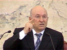 Чиновников накажут за платные парковки 