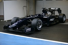 Лидеры F-1 уже презентовали свои новые болиды