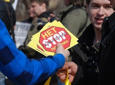 Автомобилисты продолжают митинговать
