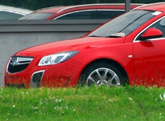 Спортивный универсал Opel Insignia OPC застали врасплох