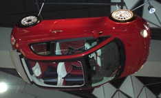 Кабриолет Fiat 500 завис в воздухе