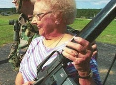 Бабушка забыла внуков в машине