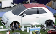 В Лондоне появился гигантский Fiat 500