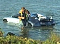 Bugatti Veyron утонул в пруду