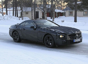 Новый Mercedes SL не ушел от папарацци