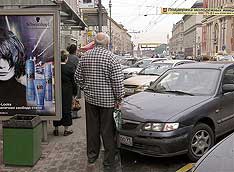 Лужков сделает парковки дешевыми