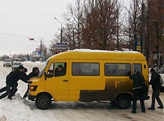 Современная химия на борьбу с гололедицей